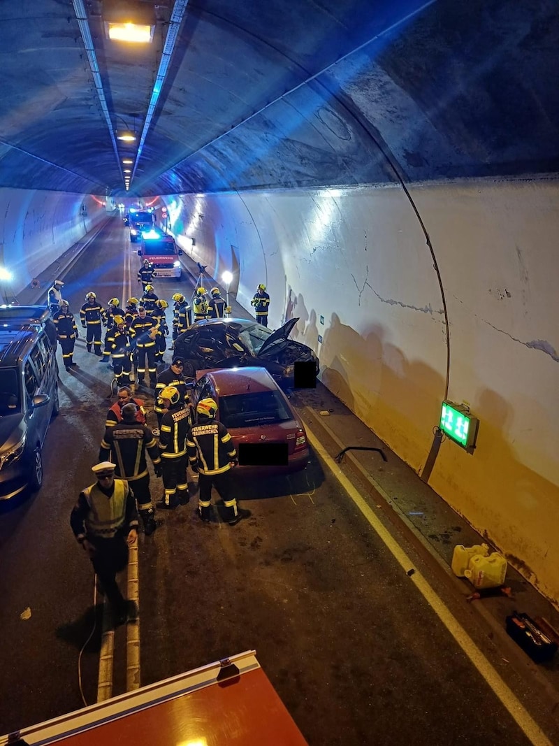 Der Tunnel wurde nach dem tragischen Unfall gesperrt. (Bild: FF Ebensee)