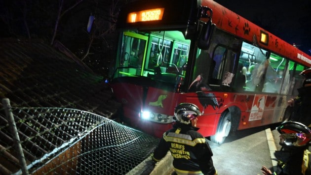 (Bild: Berufsfeuerwehr Innsbruck, Krone KREATIV)