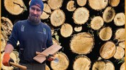 Die Kunst. Holzschindeln zu erzeugen, wird wiedererweckt. 