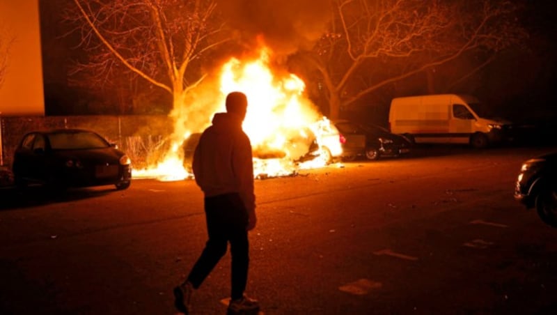 The vehicles burned down to the bodywork. (Bild: Heinz Stephan Tesarek)