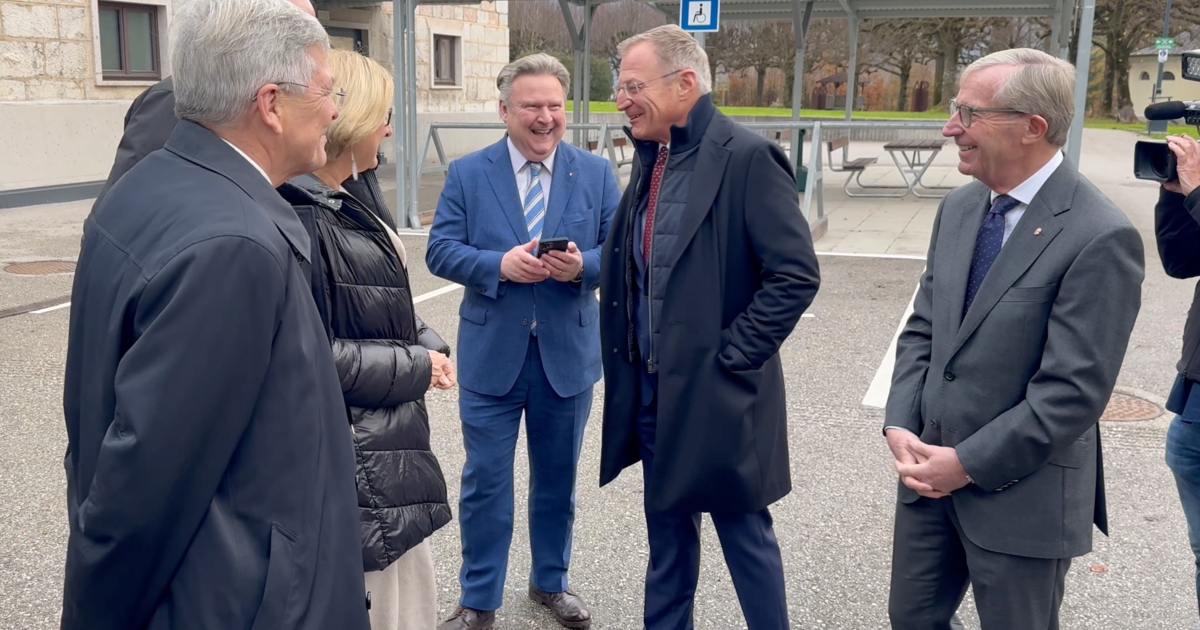 Landeschefs lachen über Nehammer, Trump und Co.