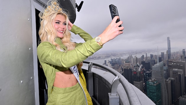 „Miss Universe“ Victoria Kjaer Theilvig am Empire State Buildung (Bild: APA Pool/Getty Images via AFP/GETTY IMAGES/Roy Rochlin)