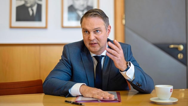 SPÖ leader Andreas Babler spoke to the "Krone" newspaper about the election in Styria and the coalition negotiations at federal level. (Bild: Urbantschitsch Mario/Mario Urbantschitsch)