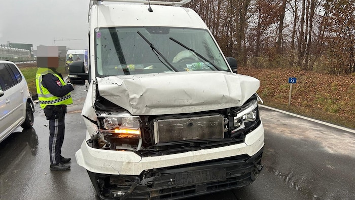 Die Unfallstelle auf der B 64.