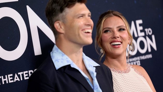 Scarlett Johansson is overjoyed with her marriage to Colin Jost. (Bild: APA Pool/Getty Images via AFP/GETTY IMAGES/Dimitrios Kambouris)