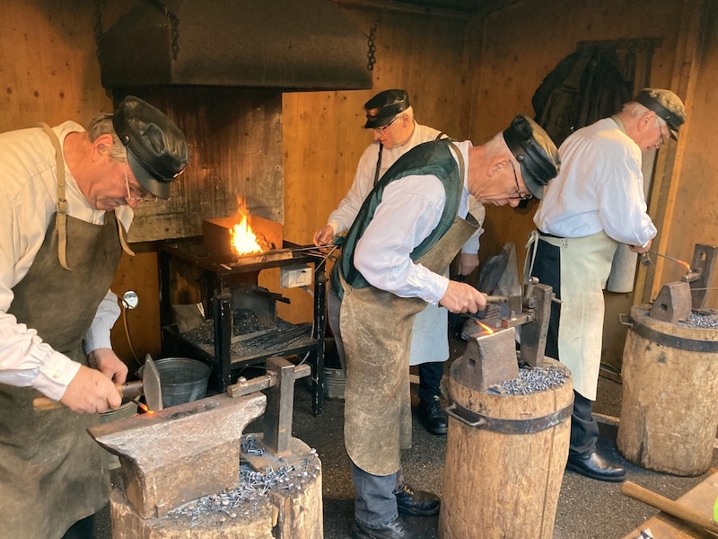 The 48th Garstner Advent opens. Since 1977, churchgoers, monks, farmers, craftsmen and traveling vendors have met on the square in front of the monastery. There are plenty of customs to marvel at, including the art and nail forge.Date: 30. 11., 1., 7. &amp; 8. 12., 10-19 h Infolink: garstner-advent.at (Bild: Garstner Advent)