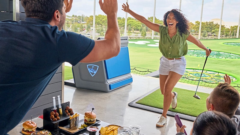 Topgolf: Hier vermischen sich Abschläge mit Partyfeeling. (Bild: Topgolf)