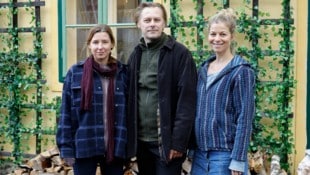 Darstellertrio der neuen Staffel von „Alles finster“: Martina Ebm, Tambet Tuisk und Hilde Dalik (v.l.). (Bild: Reinhard Holl)