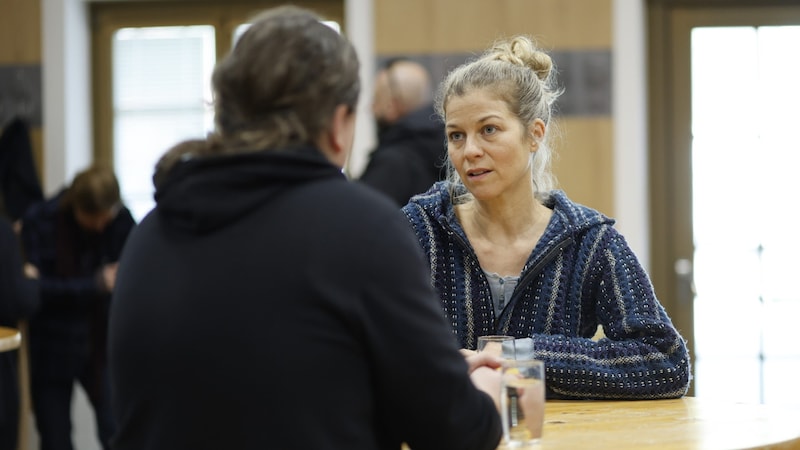 Hilde Dalik im Gespräch mit „Krone“-Redakteur Robert Fröwein. (Bild: Reinhard Holl)