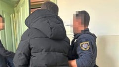 Der 40-jährige Familienvater stand am Mittwoch wegen Erpressung und gefährlicher Drohung in St. Pölten vor Gericht. 360.000 Euro sollte das Opfer dem „Geldeintreiber“ aushändigen. (Bild: Petra Weichhart, Krone KREATIV)