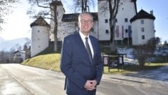 Sampl vor Schloss Goldegg: Er will für die Gemeinden eine starke Stimme sein. (Bild: Holitzky Roland)