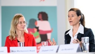 Von links: AÖF-Geschäftsführerin Maja Markanovic-Riedl und Geschäftsleiterin wendepunkt Elisabeth Cinatl (Bild: APA/Max Slovencik)