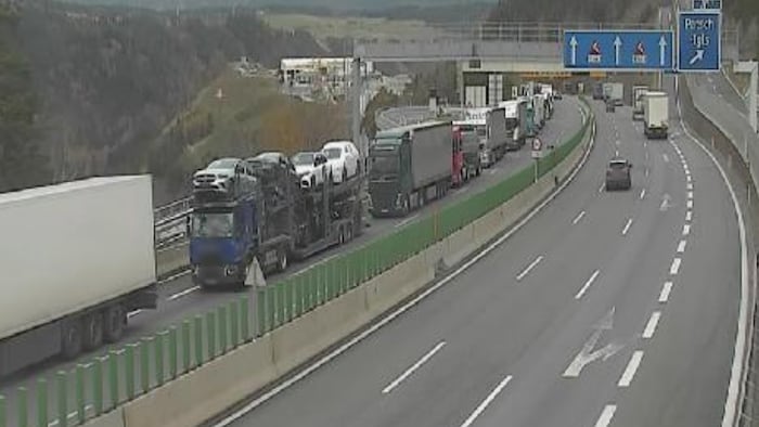 Am Vormittag gab es auf der A13 bei Patsch noch einen Lkw-Rückstau.