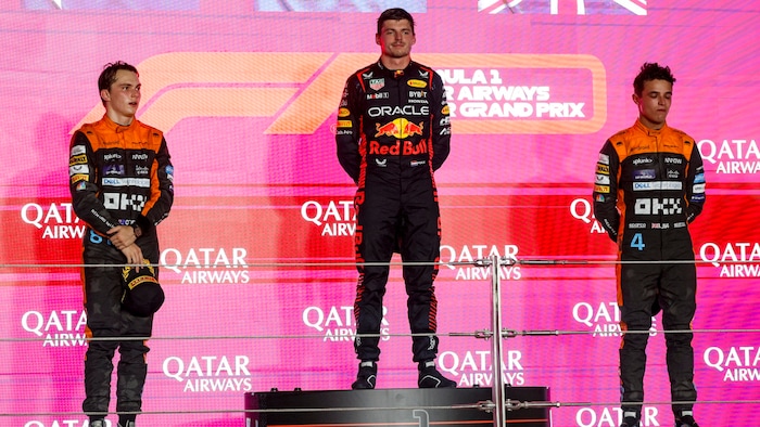 2023 gewann Verstappen (m.) vor Piastri (l.) und Norris (r.).