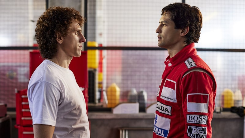 Die Rivalität zwischen Senna und Alain Prost (Matt Mella) war nicht weit von einer echten Feindschaft entfernt. (Bild: Netflix)