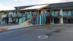 An dieser Schule (Bild) erklingen statt der klassischen Pausenklingel seit einiger Zeit Hits wie etwa „Thunderstruck“ von AC/DC.  (Bild: Te Kura o Puhinui Warkworth School)