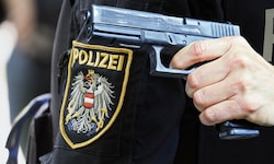 Der Unterricht wurde laut dem Vater trotz der Ankündigung fortgesetzt– mit Polizeipräsenz in den ...