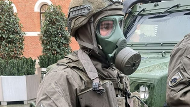 30,000 new NBC protective suits and 70,000 new NBC protective masks will be provided to the soldiers of the Austrian Armed Forces. (Bild: x.com/Bundesheerbauer)