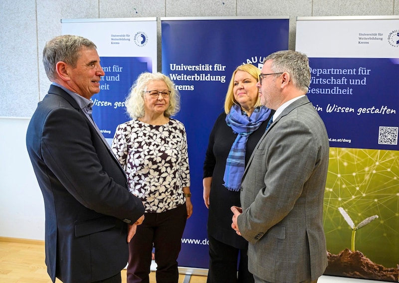 Provincial Councillor Schleritzko (right) in discussion with experts and representatives from the region. (Bild: NLK Burchhart)