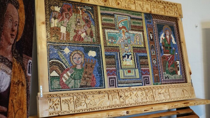 The little stones that Father Pichler used to create the mosaic are only 2x2 and 4x4 millimeters ...