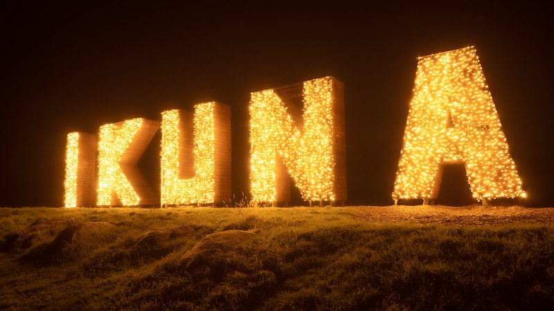 In winter, the entire resort is brightly illuminated by 180,000 LED light points. (Bild: IKUNA Naturresort)