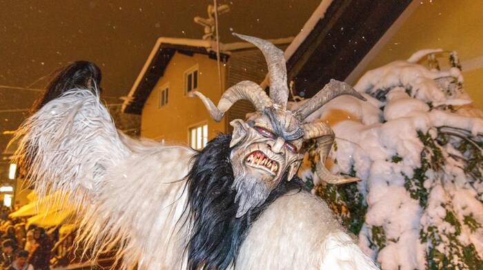 Almost 800 Krampus parade through Gnigl on Saturday