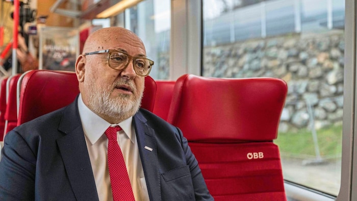 ÖBB-Chef Andreas Matthä im Zug in Richtung des Koralmtunnels