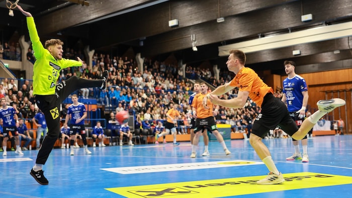 Füchse-Goalie Julian Mitterdorfer soll bei Bruck-Trofaiach bereits verlängert haben.