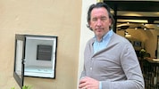 Opfer Mitja Einspieler vor dem leergeräumten Schaufenster.
