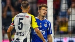 Philipp Ziereis (left) and goalkeeper Jörg Siebenhandl were the tragic figures of the game. (Bild: GEPA/GEPA pictures)