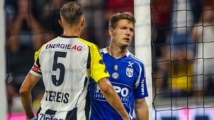 Philipp Ziereis (links) und Torwart Jörg Siebenhandl wurden zu den tragischen Figuren des ...