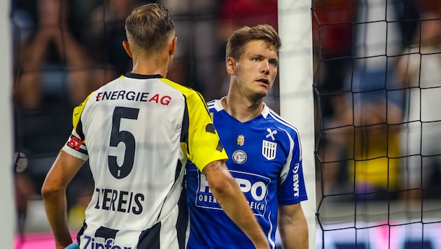 Philipp Ziereis (links) und Torwart Jörg Siebenhandl wurden zu den tragischen Figuren des Spiels.  (Bild: GEPA/GEPA pictures)