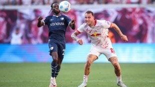 Aliou Balde (l.) im Duell mit Leipzigs David Raum