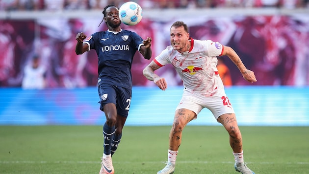 Aliou Balde (l.) in a duel with Leipzig's David Raum (Bild: AFP/APA/Ronny HARTMANN)