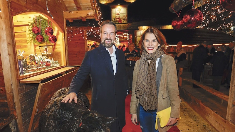 Tierisch guter Boden für Salzburger Polit-Treff: LH-Stv. Stefan Schnöll und Ministerin Karoline Edtstadler. (Bild: Markus Tschepp)