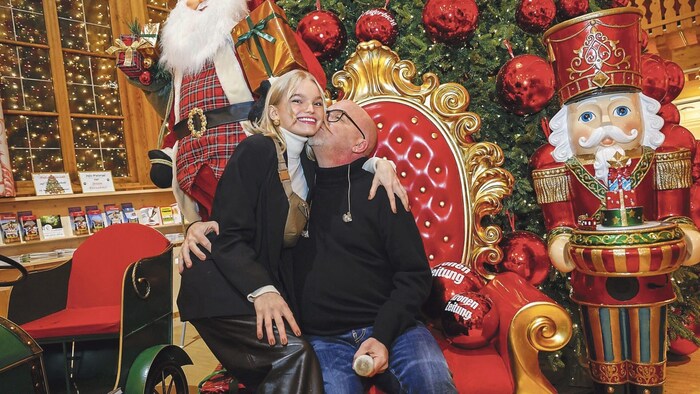 Vater-Tochter- Gespann: Gerry Friedle (ohne Haube beinahe nicht als DJ Ötzi zu entlarven) und ...