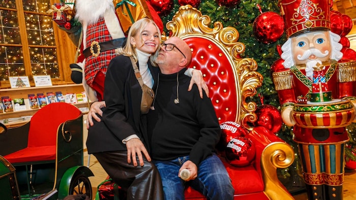 Vater-Tochter- Gespann: Gerry Friedle (ohne Haube beinahe nicht als DJ Ötzi zu entlarven) und ...