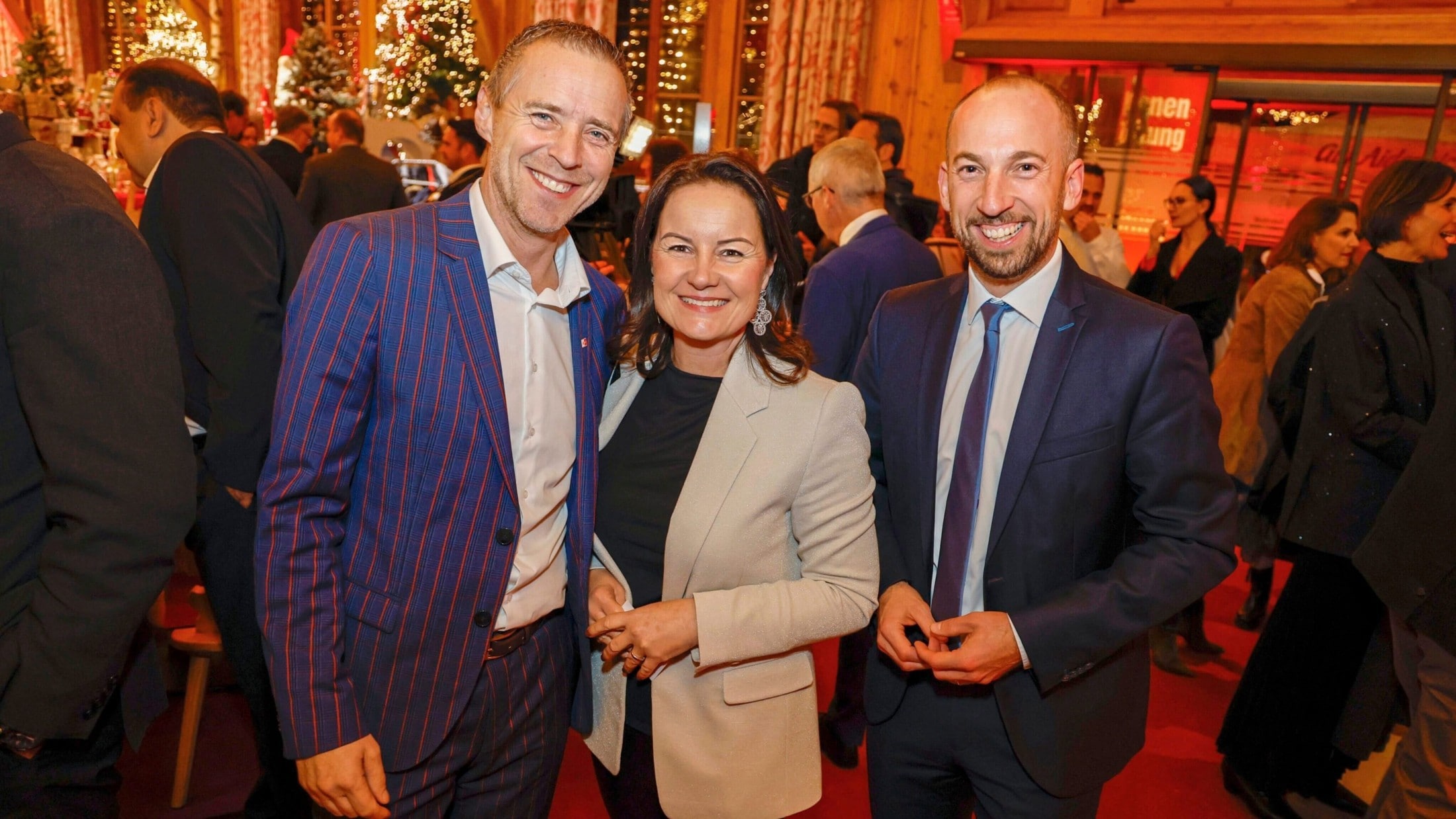 Amüsierten sich: AK-Boss Peter Eder, die Bürmooser Ortschefin Cornelia Ecker und Noch-SPÖ-Chef ...