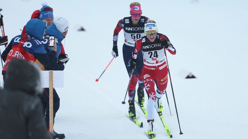 Therese Johaug (vorne rechts) und Teresa Stadlober dahinter. (Bild: GEPA/GEPA pictures)