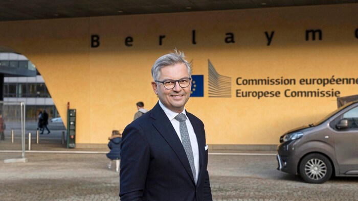 The new EU Commissioner in front of his future official residence, the "Berlaymont" in Brussels.