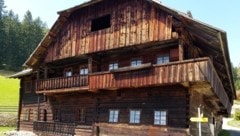 Das Obkircher-Haus in St. Oswald bei Bad Kleinkirchheim: Über die Datierung nach den Jahresringen des Bauholzes konnten Experten auf die Bauzeit schließen: 1462! (Bild: Heimo Schinnerl)