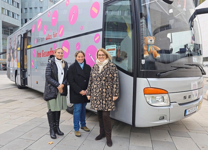 Landesrätin Tour-Koordinatorin Astrid Weber, Sanitätsdirektion Dr. Regina Klenk und ...