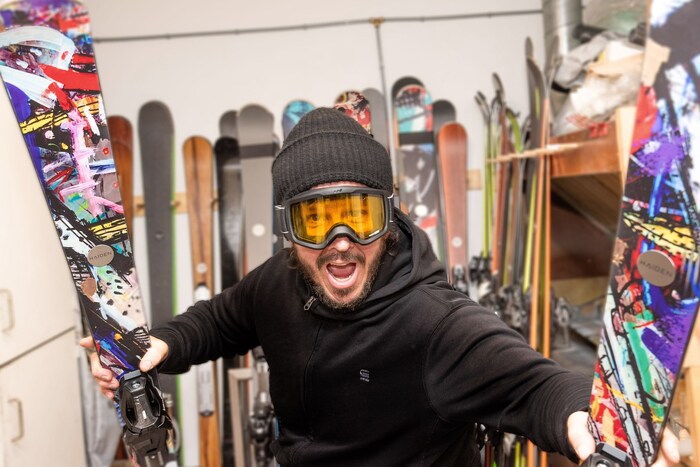Auf Wunsch können die Skis vom Ternitzer Künstler Bernd Püribauer kreativ gestaltet werden.