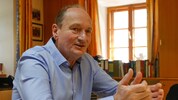 Adi Hinterhauser war in seiner langen Zeit als Bürgermeister noch nie in der schwierigen Lage ...