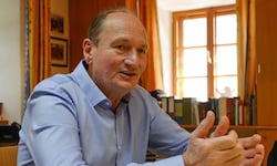 Adi Hinterhauser war in seiner langen Zeit als Bürgermeister noch nie in der schwierigen Lage ...