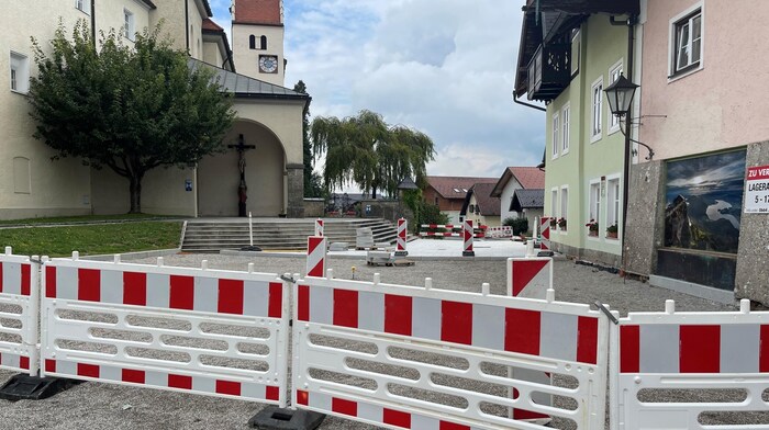Der neue Dorfplatz kann noch fertiggestellt werden.