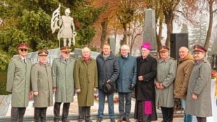 Eine neue Gedenkstätte am Hauptfriedhof erinnert an verstorbene Kommandanten und Kameraden im Einsatz. (Bild: Andreas Gall)