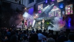 Das Musikfestival Steyr sorgt jedes Jahr für spektakuläre Musikshows im Graben des Schlosses ...