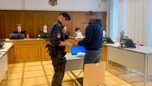 Der 38-Jährige soll seine Tochter vergewaltigt haben. (Bild: Wassermann Kerstin/Krone KREATIV)