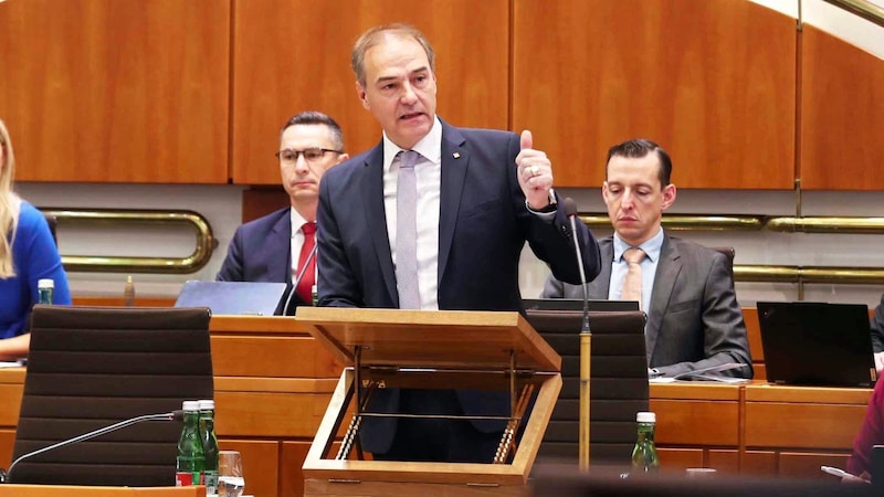 Geht es für Leonhard Schneemann von der Regierungsbank jetzt in die Landesholding? (Bild: Reinhard Judt)